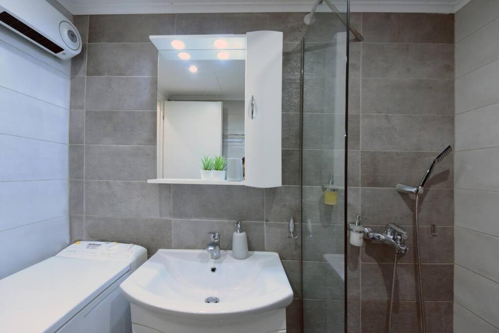 The Muse, Colorful Cozy Flat On Mitropoleos Downtown Apartment Thessaloniki