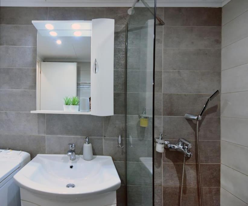 Apartment The Muse, Colorful Cozy Flat On Mitropoleos Downtown
