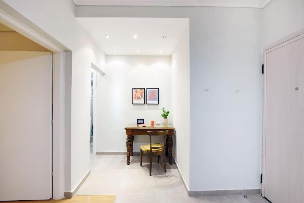 Apartment The Muse, Colorful Cozy Flat On Mitropoleos Downtown