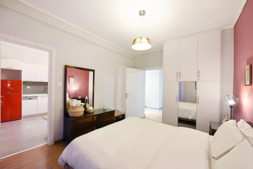 The Muse, Colorful Cozy Flat On Mitropoleos Downtown